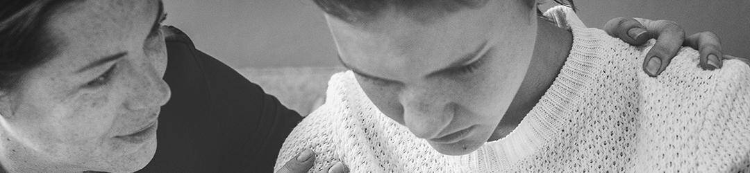 adolescent renfermé avec sa mère