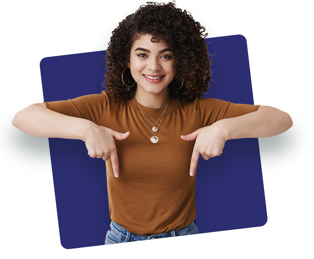 Femme pointant vers le bas